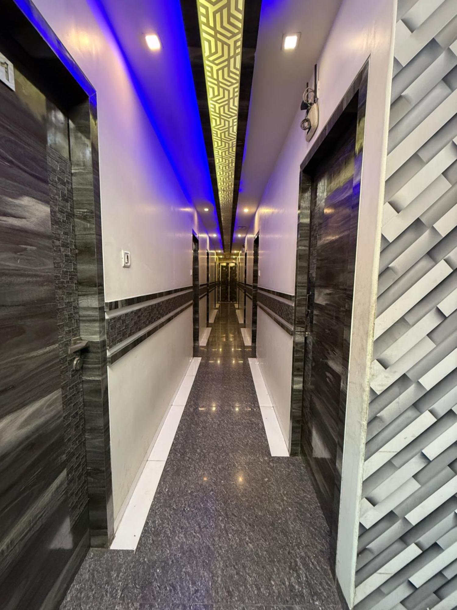 M E R I T O N T-2 Hotel Bombay