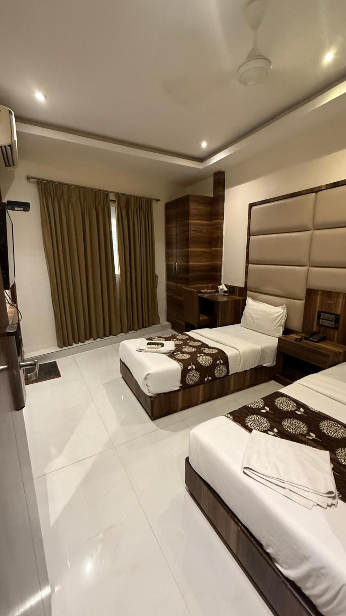 M E R I T O N T-2 Hotel Bombay